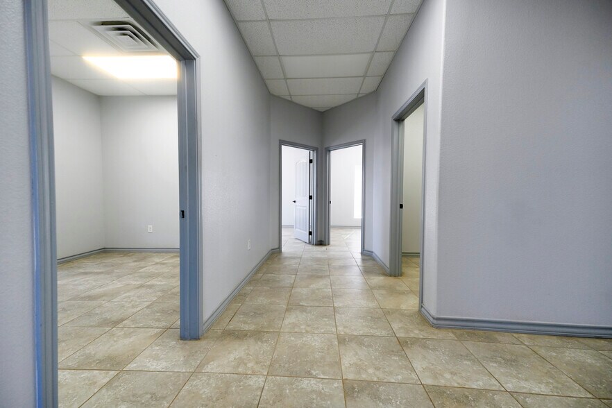 More Photos Of 1508 County Road 1105, Midland Warehouse For Lease