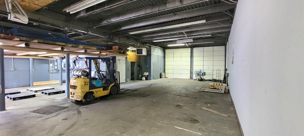 More Photos Of 700 E Main St, Plymouth Freestanding For Lease