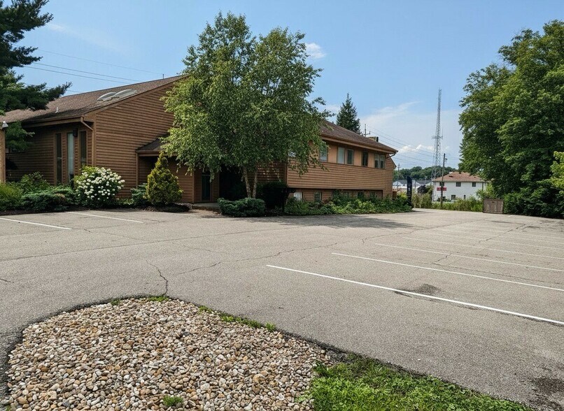 More Photos Of 1000 Ohio Pike, Cincinnati Office For Lease