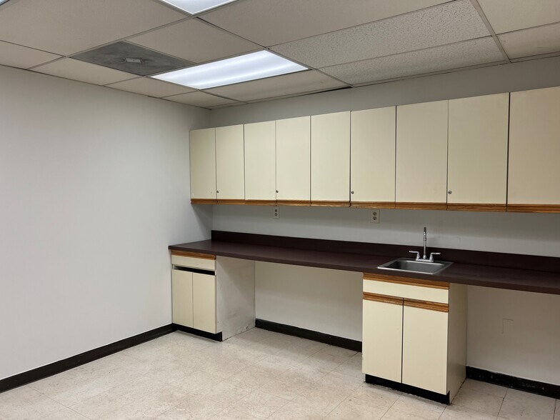 More Photos Of 6122-6136 Landover Rd, Cheverly Medical For Sale