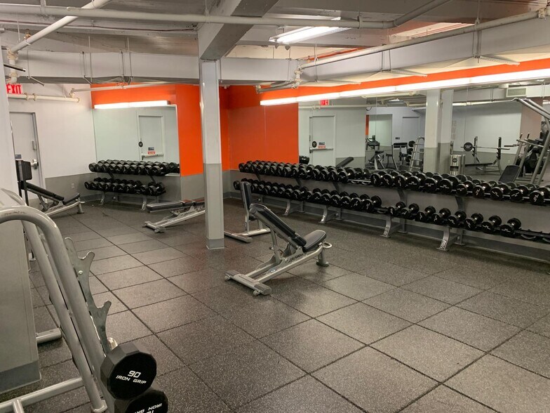 More Photos Of 2-14 Ferry St, Newark General Retail For Lease