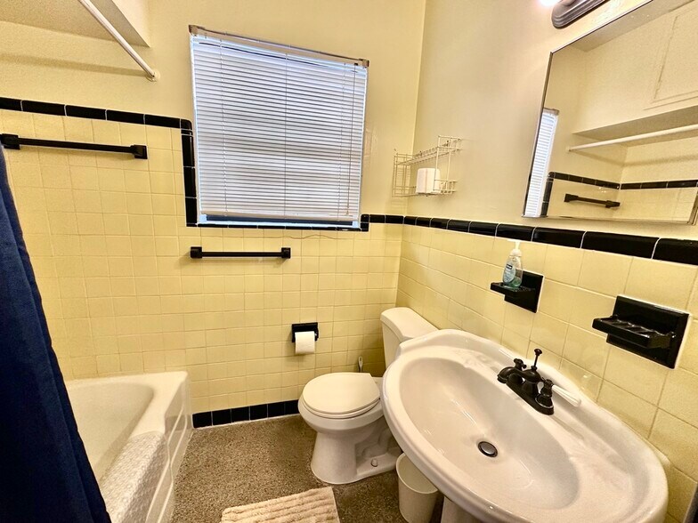 More Photos Of 2212 N Surf Rd, Hollywood Specialty For Sale