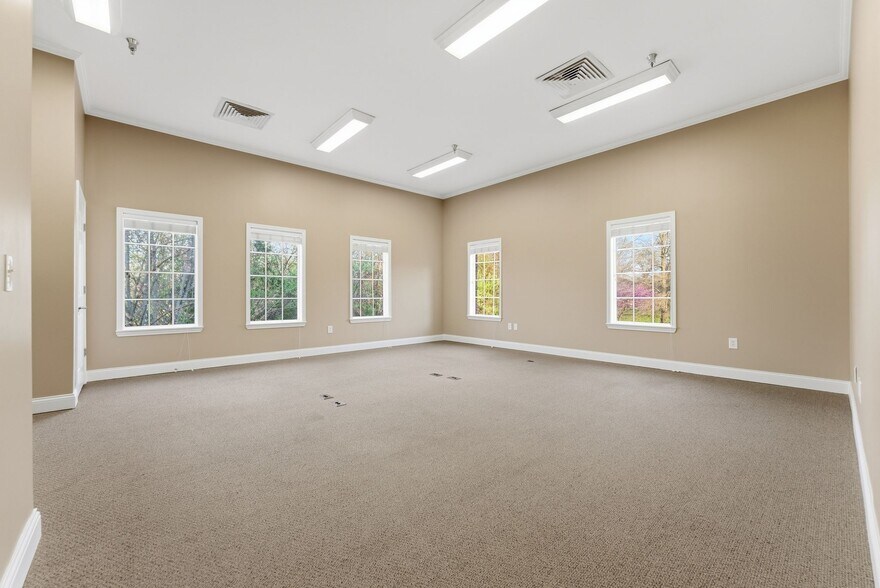 More Photos Of 311 S Royal Oaks Blvd, Franklin Medical For Sale