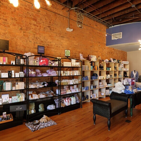 More Photos Of 714 S Main St, Greenville Storefront Retail Office For Lease
