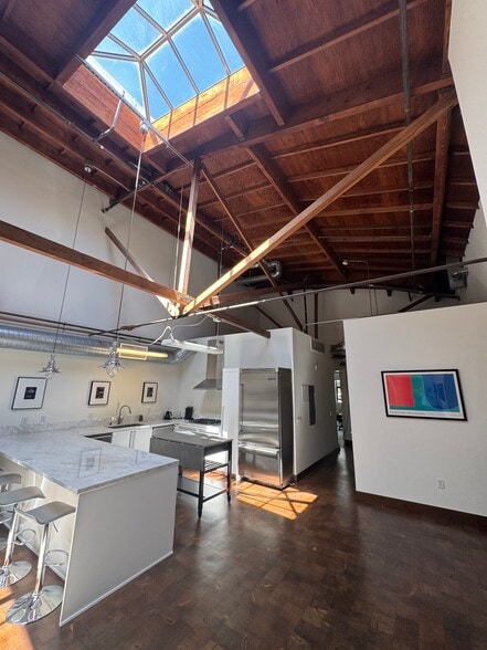 More Photos Of 1046 Princeton Dr, Venice Loft Creative Space For Sale