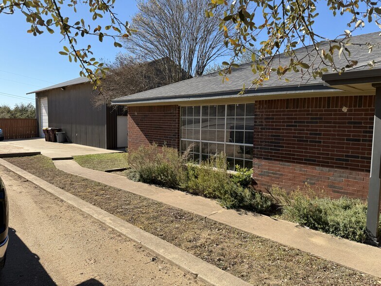 More Photos Of 1030 Canyon Bend Dr, Dripping Springs Light Distribution For Lease