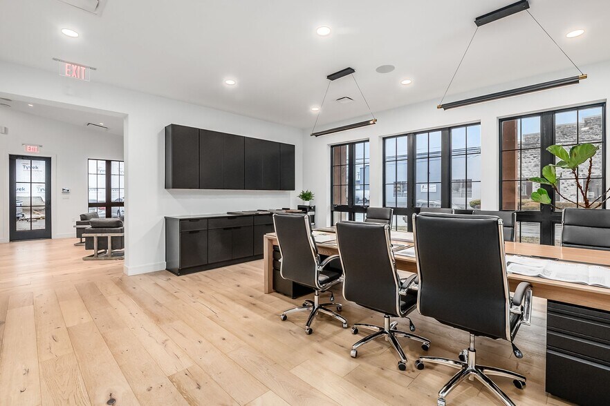 More Photos Of 1075 W 3rd Ave, Columbus Storefront Retail Office For Lease