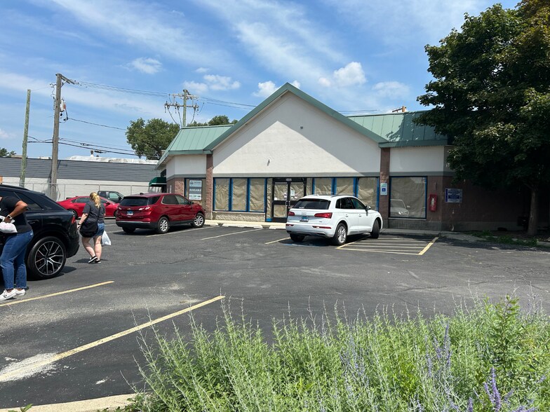More Photos Of 3152 W 111th St, Chicago Convenience Store For Lease