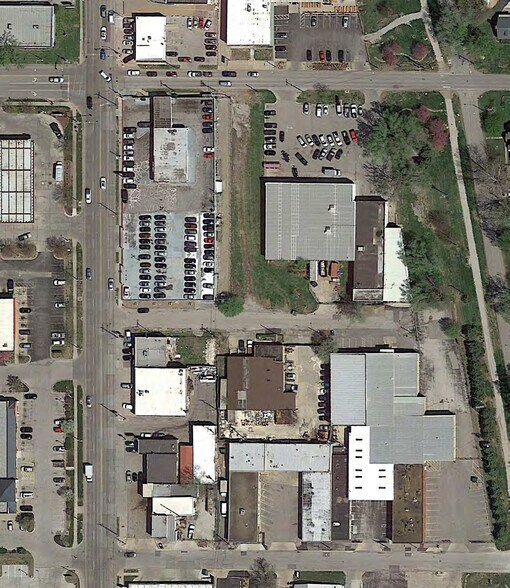 More Photos Of 310 W 80th St, Kansas City Warehouse For Lease