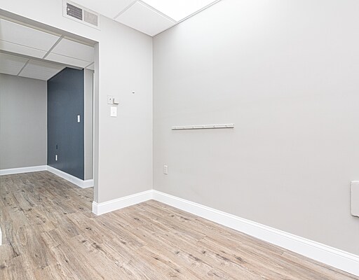 More Photos Of 16975-16991 Farmington Rd, Livonia Medical For Lease