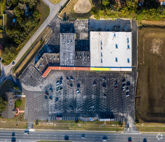 More Photos Of 3323-3343 US-441/27, Fruitland Park Storefront For Lease