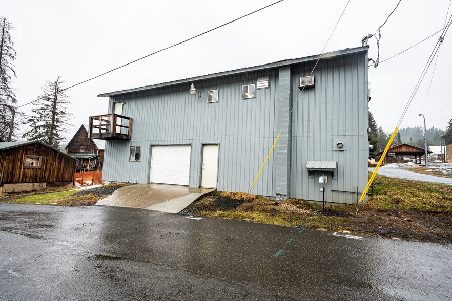 More Photos Of 10 Main S st, Pierce General Retail For Sale