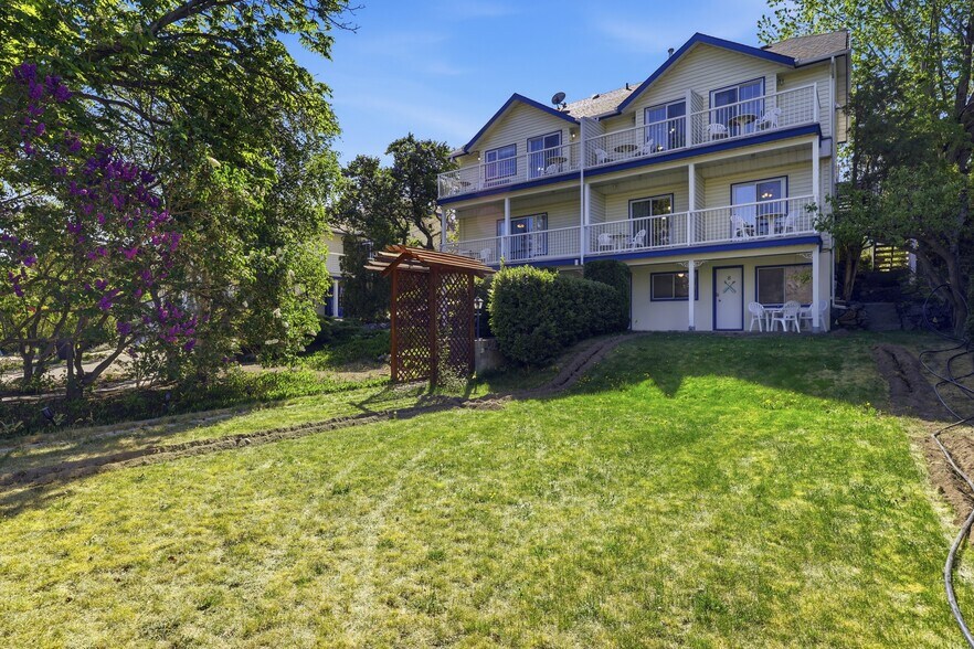 More Photos Of 7001 Savona Access Rd, Thompson-Nicola Hotel For Sale