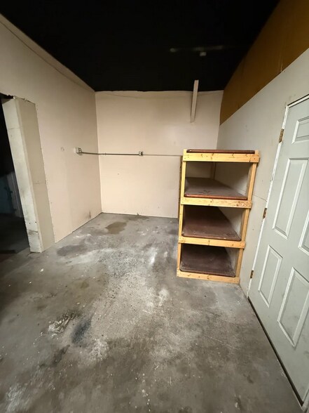 More Photos Of 16004 E 23rd St S, Independence Warehouse For Lease