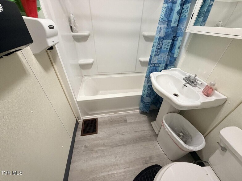 More Photos Of 404 Hurricane Rd NE, Wise Medical For Sale