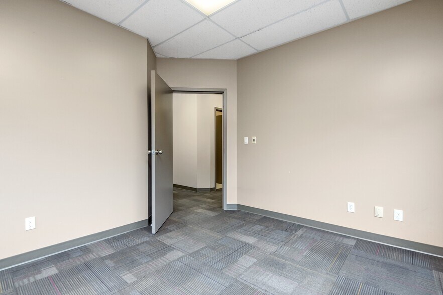 More Photos Of 100 Princess St, Kingston Medical For Lease