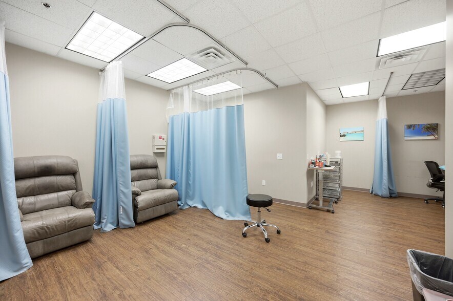 More Photos Of 10007 Huebner Rd, San Antonio Medical For Sale