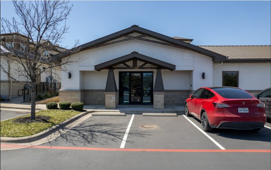 More Photos Of 481 Sundance Pky, Round Rock Office For Sale