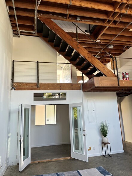 More Photos Of 1201-1291 Electric Ave, Venice Loft Creative Space For Lease
