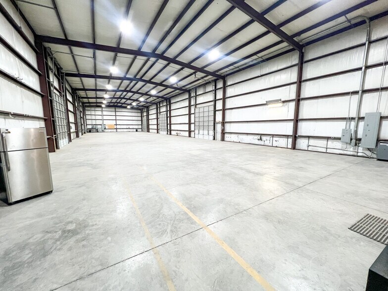 More Photos Of 9003 W County Road 130, Midland Warehouse For Lease