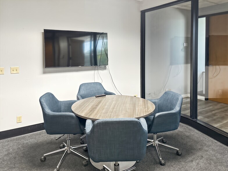More Photos Of 1300 Eastman Ave, Ventura Coworking Space