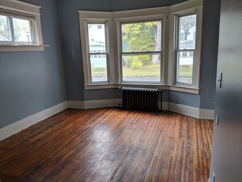 More Photos Of 153 Winchester St, Rochester Apartments For Sale