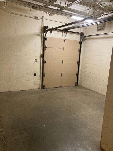 More Photos Of 3901 Lefferson Rd, Middletown Warehouse For Lease