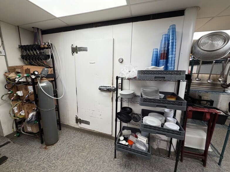More Photos Of 617 S Washington St, New Paris Bar For Sale