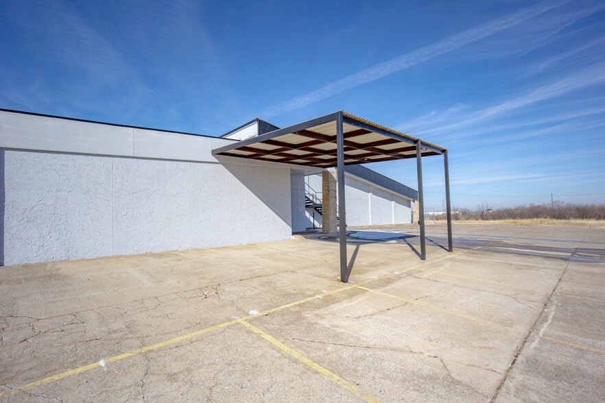 More Photos Of 6825 W Wilshire Blvd, Oklahoma City Theater Concert Hall For Sale
