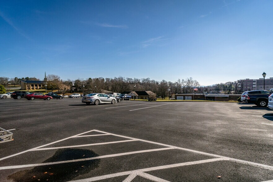 More Photos Of 1600 N Coalter St, Staunton Office For Lease