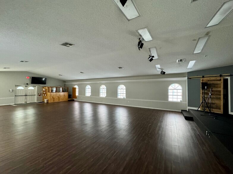 More Photos Of 2400 S Goldenrod Rd, Orlando Religious Facility For Sale