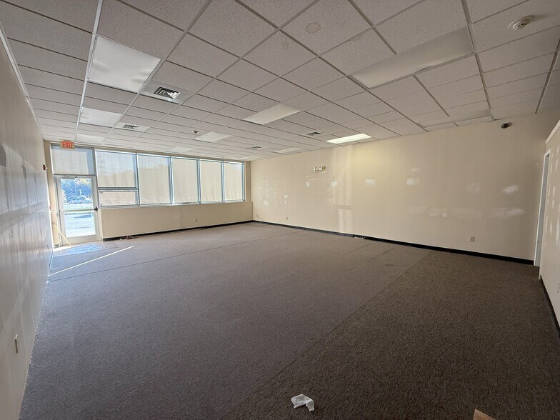 More Photos Of 304 Sandown Rd, East Hampstead Convenience Store For Lease