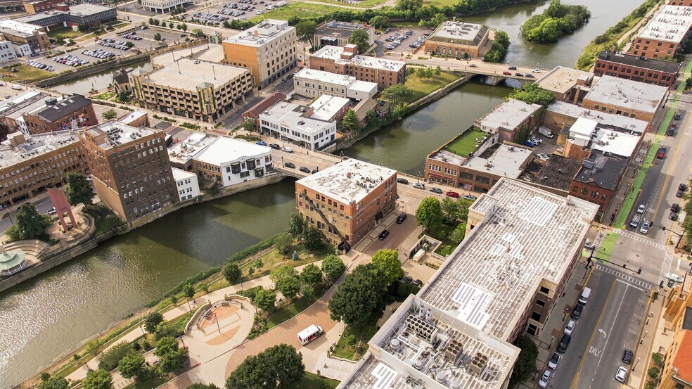 More Photos Of 31 W Downer Pl, Aurora Office For Sale