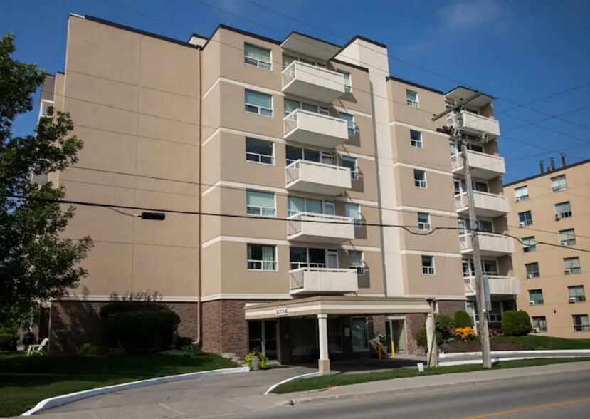 Primary Photo Of 41 Angeline St S, Lindsay Apartments For Sale