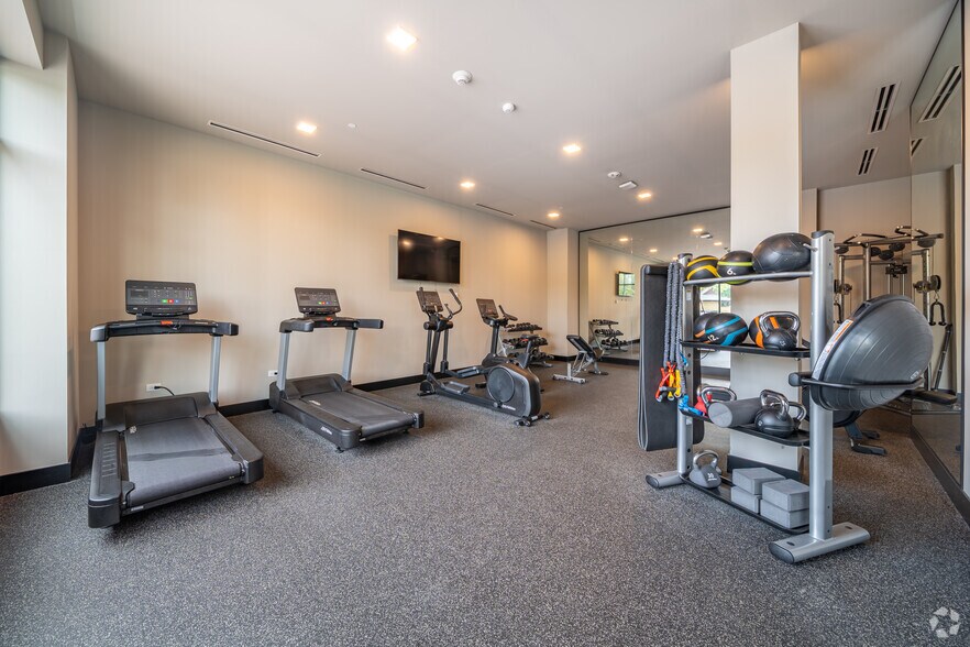 More Photos Of 122 E Northwest Hwy, Mount Prospect Apartments For Lease