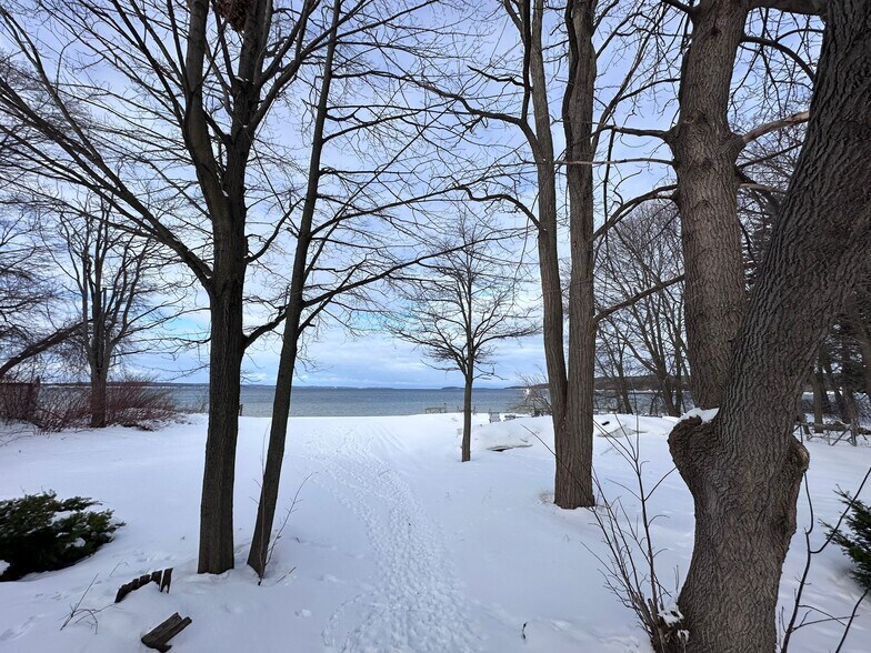 More Photos Of 841 E Front St, Traverse City Hotel For Sale