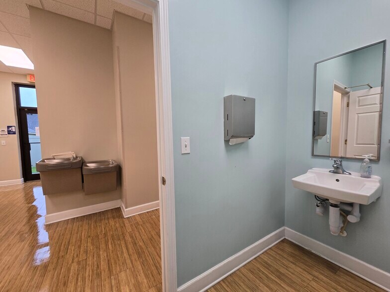 More Photos Of 4500 Hodges Blvd, Jacksonville Office For Lease