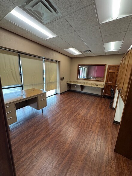 More Photos Of 1904 W Broadway Ave, Sulphur General Retail For Lease