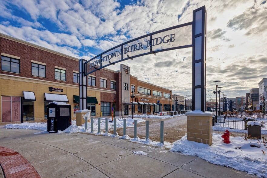 More Photos Of 720-780 Village Center Dr, Burr Ridge Storefront Retail Office For Sale