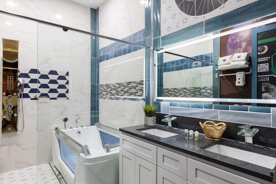 More Photos Of 1015 Fantasy Dr, Davenport Specialty For Sale