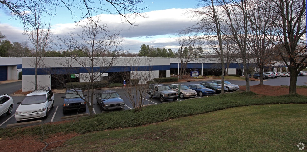 More Photos Of 2838 Queen City Dr, Charlotte Flex For Lease