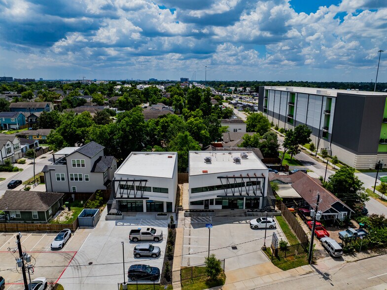 More Photos Of 6815 N Main St, Houston Unknown For Lease