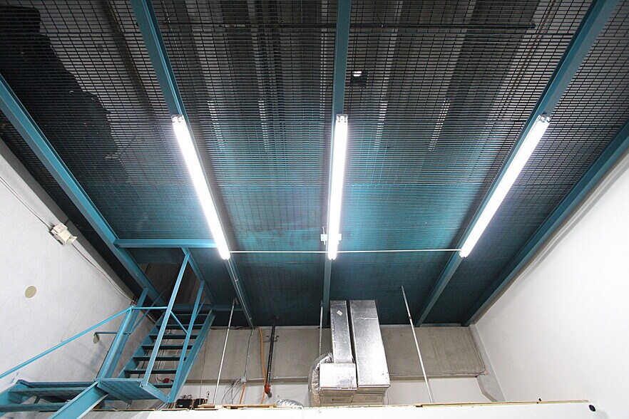 More Photos Of 2520 NW 97th Ave, Doral Showroom For Lease