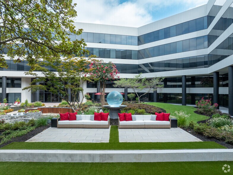 More Photos Of 1117 Perimeter Ctr W, Atlanta Office For Lease