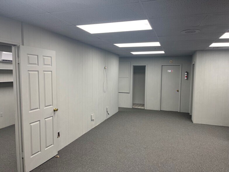 More Photos Of 5680 Churchland Blvd, Portsmouth General Retail For Sale
