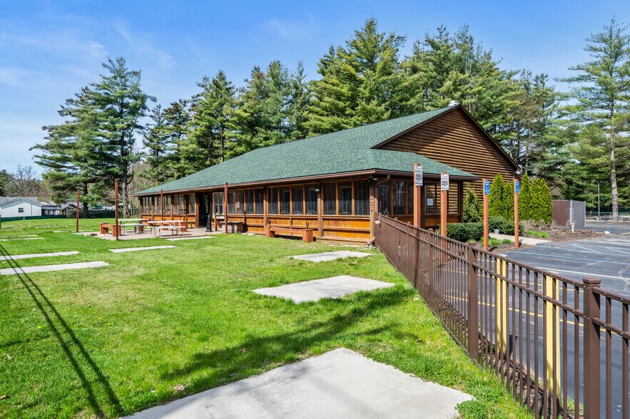 Primary Photo Of 8826 Gratiot Ave, Columbus Restaurant For Sale