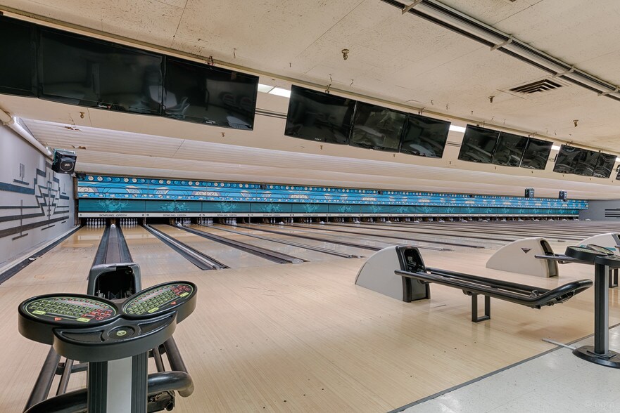More Photos Of 243 W Roosevelt Rd, West Chicago Bowling Alley For Lease