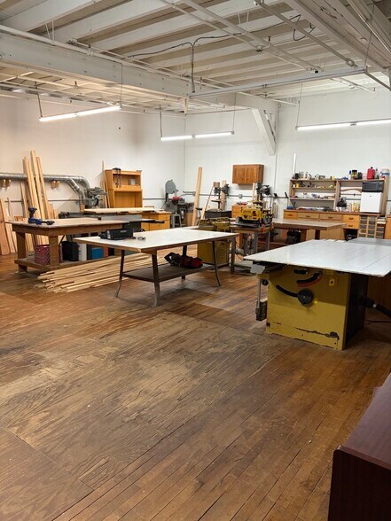 More Photos Of 2 W Wyomissing Ave, Mohnton Manufacturing For Sale
