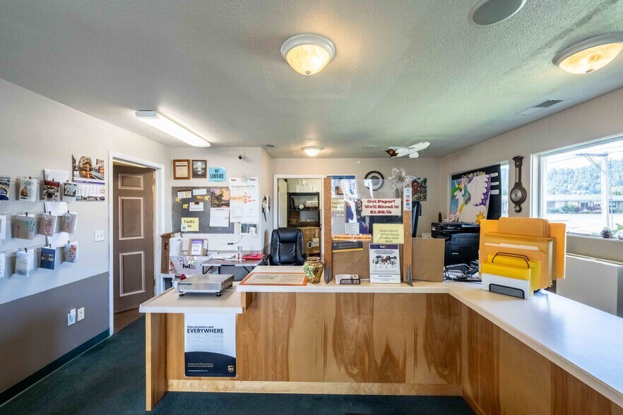 More Photos Of 624 Winchester Ave, Reedsport Office For Sale