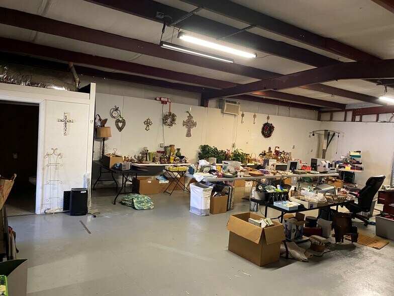 More Photos Of 110 Business Cir, Thomasville Freestanding For Lease